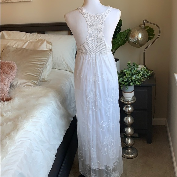 Beautiful White Lace Beach Dress w Crochet Top - Picture 6 of 9
